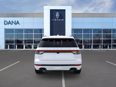 New 2026 Lincoln Aviator AWD w/ Jet Appearance Package image 5