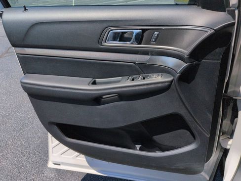 Used 2019 Ford Explorer XLT w/ Equipment Group 202A AWD/4WD image 23