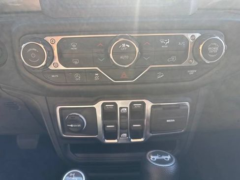 Used 2019 Jeep Wrangler Unlimited Sahara AWD/4WD image 15