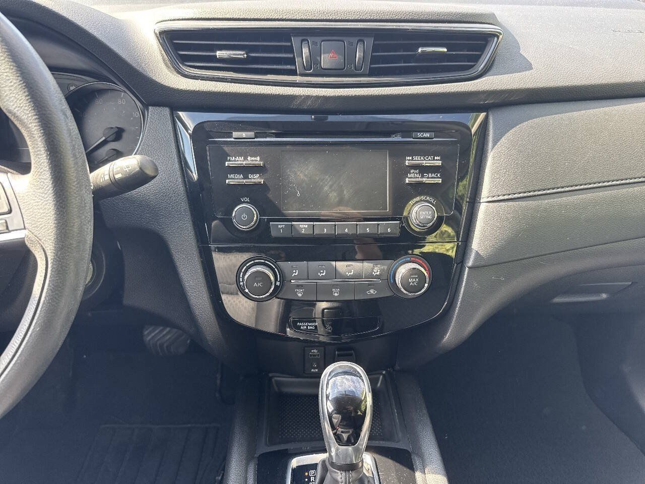 Used 2017 Nissan Rogue S AWD/4WD image 17