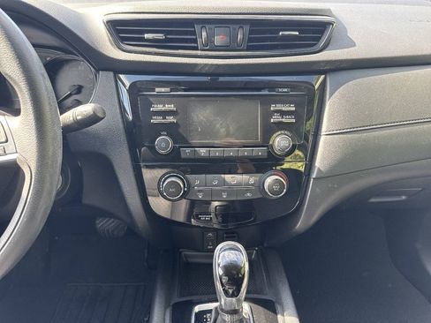 Used 2017 Nissan Rogue S AWD/4WD image 17