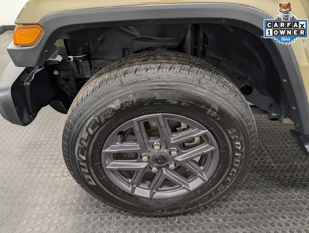 Used 2025 Jeep Gladiator Sport AWD/4WD image 7