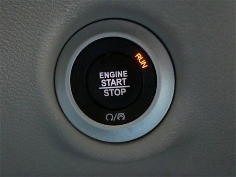 Used 2024 Chrysler Pacifica Touring-L image 24