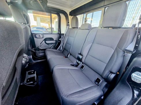 Used 2023 Jeep Gladiator Willys image 30