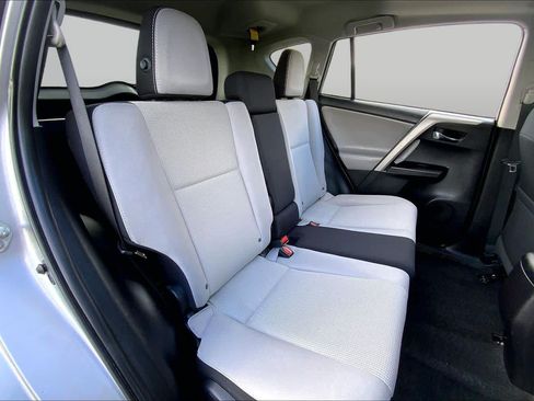Used 2016 Toyota RAV4 XLE FWD image 19