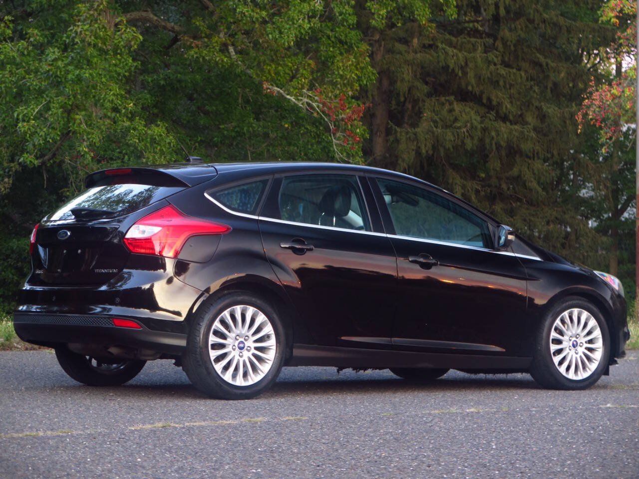 Used 2012 Ford Focus Titanium FWD image 4
