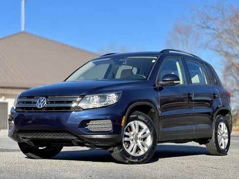 Used 2016 Volkswagen Tiguan S image 1