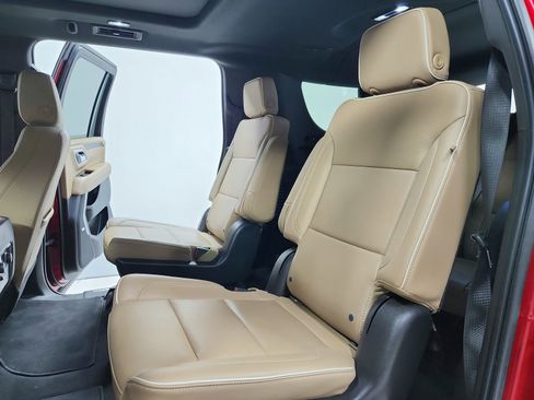 Used 2021 Chevrolet Suburban Premier w/ Premium Package AWD/4WD image 44