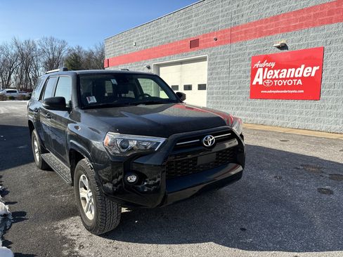 Used 2024 Toyota 4Runner SR5 Premium image 1