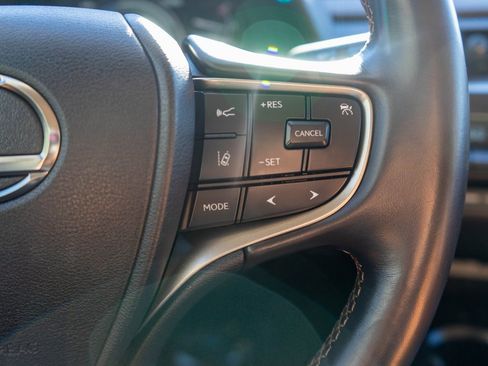 Used 2021 Lexus UX 250h image 16