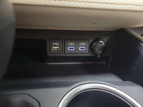 Used 2023 Toyota Highlander XLE FWD image 18