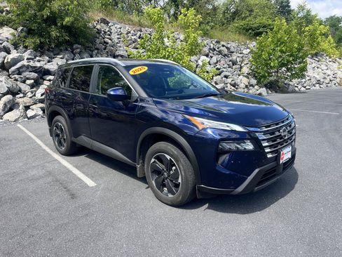 Used 2025 Nissan Rogue SV w/ SV Premium Package AWD/4WD image 28