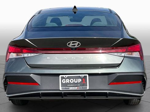 Used 2024 Hyundai Elantra SEL FWD image 5