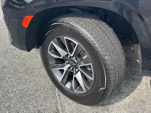 Used 2022 Chevrolet Tahoe Z71 w/ Luxury Package AWD/4WD image 27