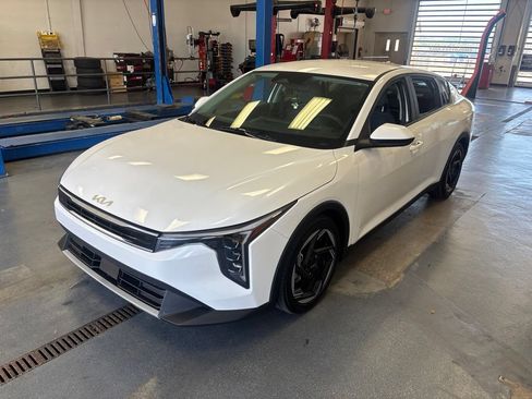 Used 2025 Kia K4 EX FWD image 2