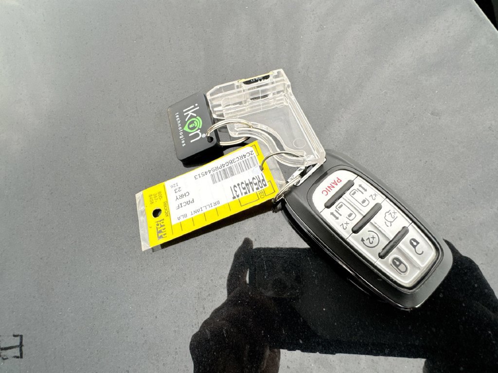 Used 2023 Chrysler Pacifica Touring-L w/ Uconnect Theater Family Group AWD/4WD image 36