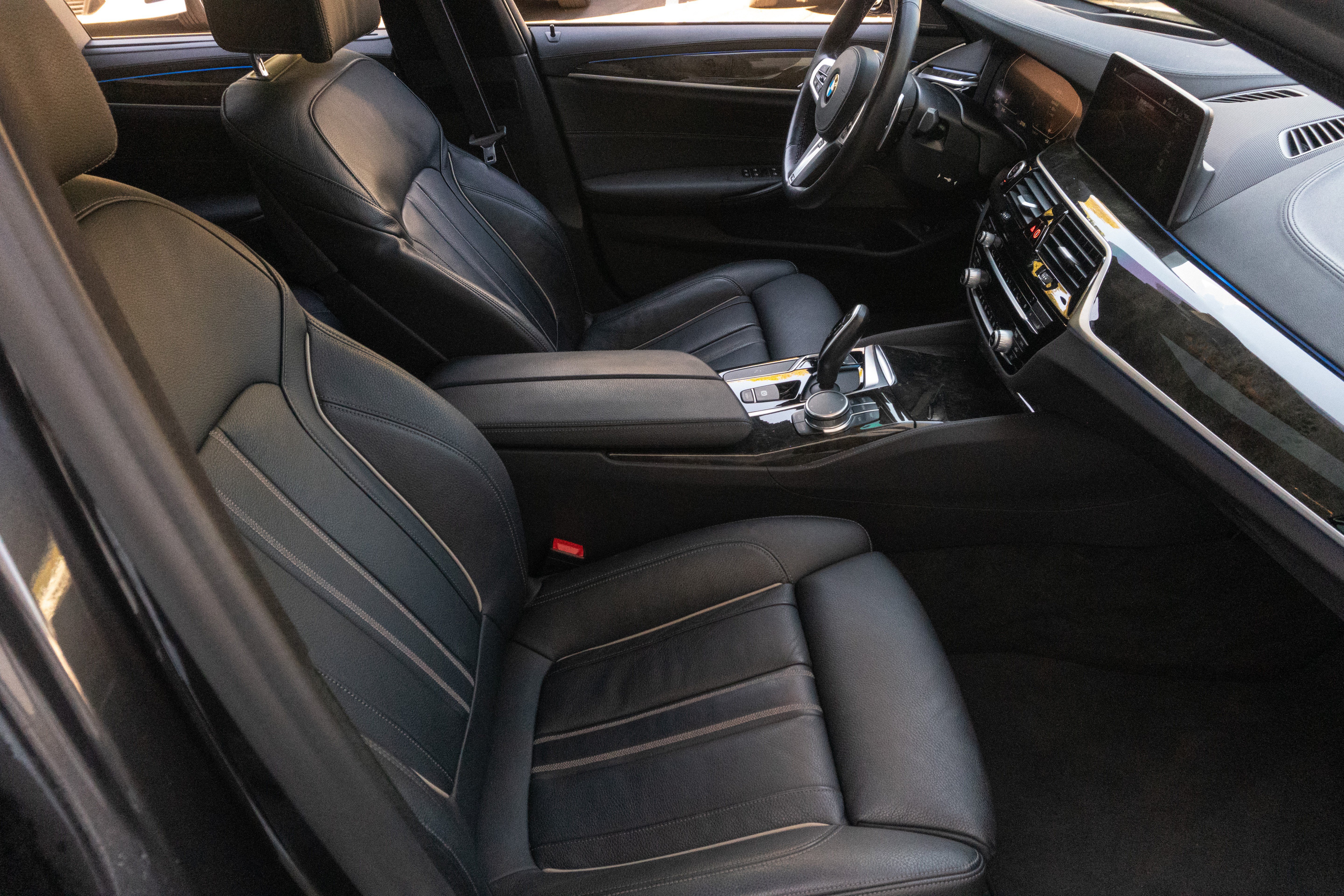 Used 2020 BMW M550i xDrive w/ Dynamic Handling Package AWD/4WD image 12