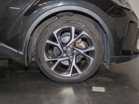 Used 2020 Toyota C-HR XLE FWD image 6