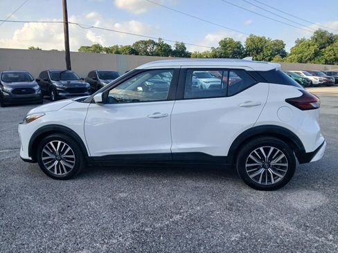 Used 2022 Nissan Kicks SV FWD image 4