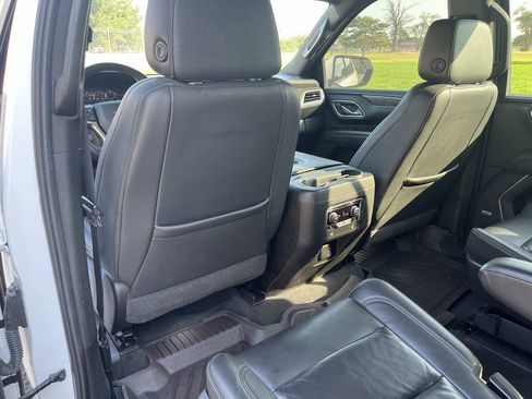 Used 2021 Chevrolet Suburban Z71 w/ Luxury Package AWD/4WD image 10
