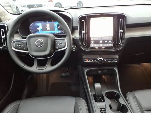 New 2026 Volvo XC40 B5 Core w/ Climate Package AWD/4WD image 13