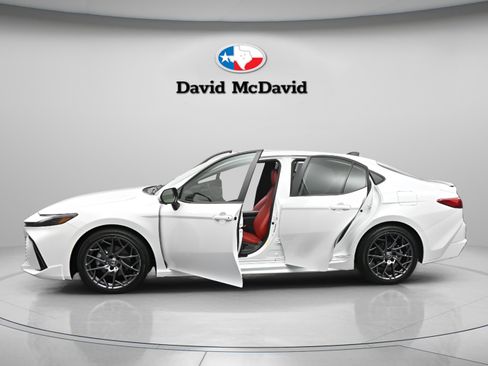 Used 2025 Toyota Camry XLE image 37