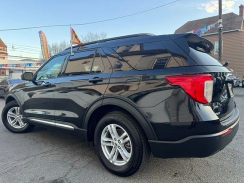 Used 2021 Ford Explorer XLT image 3