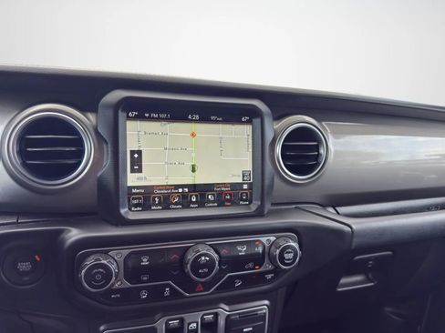 Used 2018 Jeep Wrangler Unlimited Sahara AWD/4WD image 22