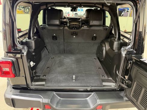 Used 2024 Jeep Wrangler Unlimited Rubicon image 24