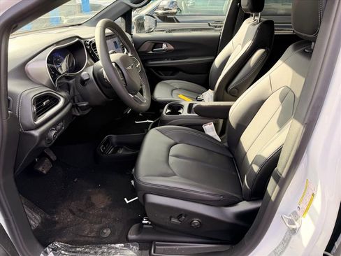 New 2026 Chrysler Pacifica Select image 8