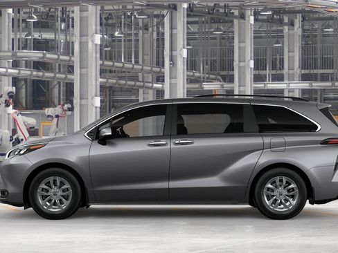 New 2026 Toyota Sienna XLE AWD/4WD image 4