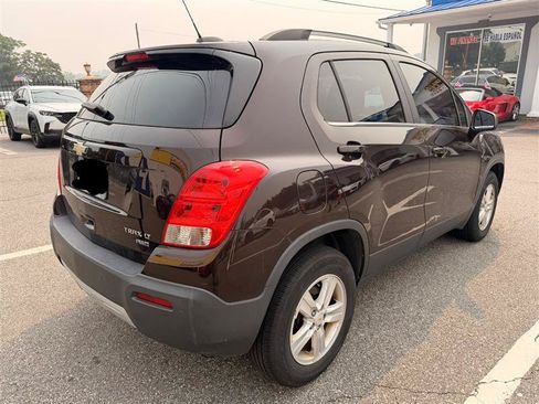 Used 2016 Chevrolet Trax LT w/ LT Sun and Sound Package AWD/4WD image 9
