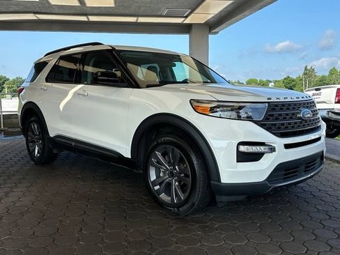 Used 2023 Ford Explorer XLT w/ Equipment Group 202A AWD/4WD image 30