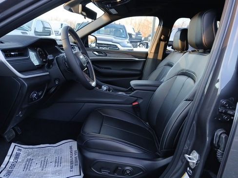 New 2025 Jeep Grand Cherokee Limited w/ Luxury Tech Group II image 15