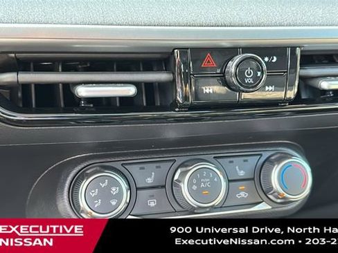 Used 2025 Nissan Kicks SV w/ SV Premium Package image 17