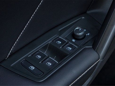 New 2024 Volkswagen Tiguan SE R-Line image 18