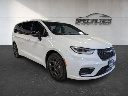 Used 2023 Chrysler Pacifica Limited w/ S Appearance Package