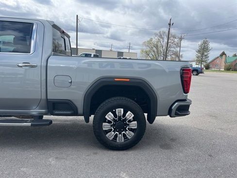 Used 2025 GMC Sierra 3500 Denali image 8