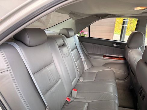 Used 2004 Toyota Camry LE image 14