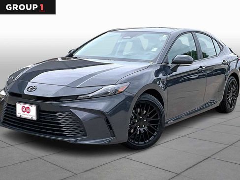 Used 2025 Toyota Camry LE image 1