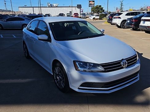 Used 2017 Volkswagen Jetta S image 3
