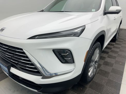 Used 2025 Buick Enclave Preferred image 17