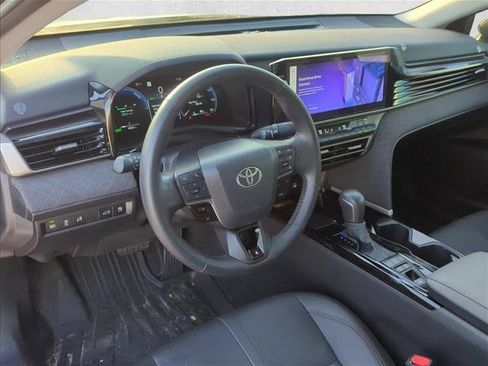 Used 2025 Toyota Camry XLE FWD image 9