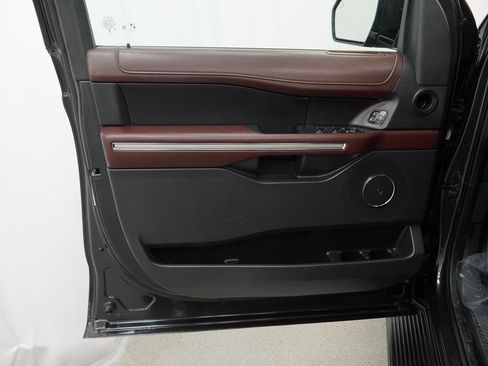 Used 2023 Ford Expedition Max Limited image 41