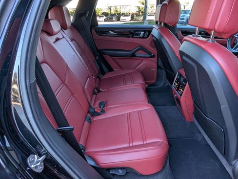 Used 2022 Porsche Cayenne image 24