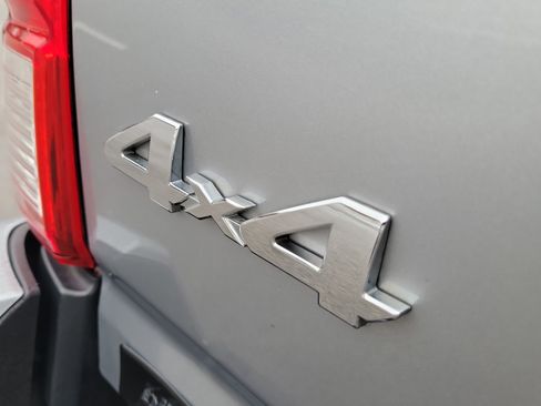 Used 2017 Toyota Tacoma SR image 8