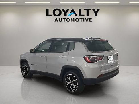 Used 2025 Jeep Compass Limited AWD/4WD image 3