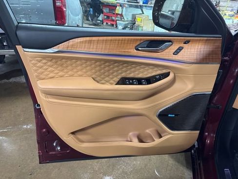 Used 2025 Jeep Grand Cherokee L Summit image 6