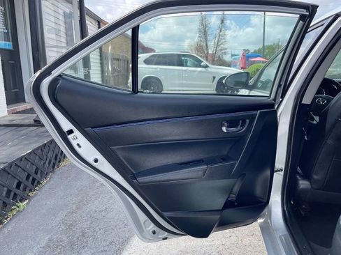Used 2017 Toyota Corolla SE w/ Carpet Mat Package (TMS) FWD image 21