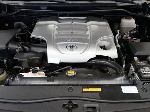 Used 2013 Toyota Land Cruiser image 56